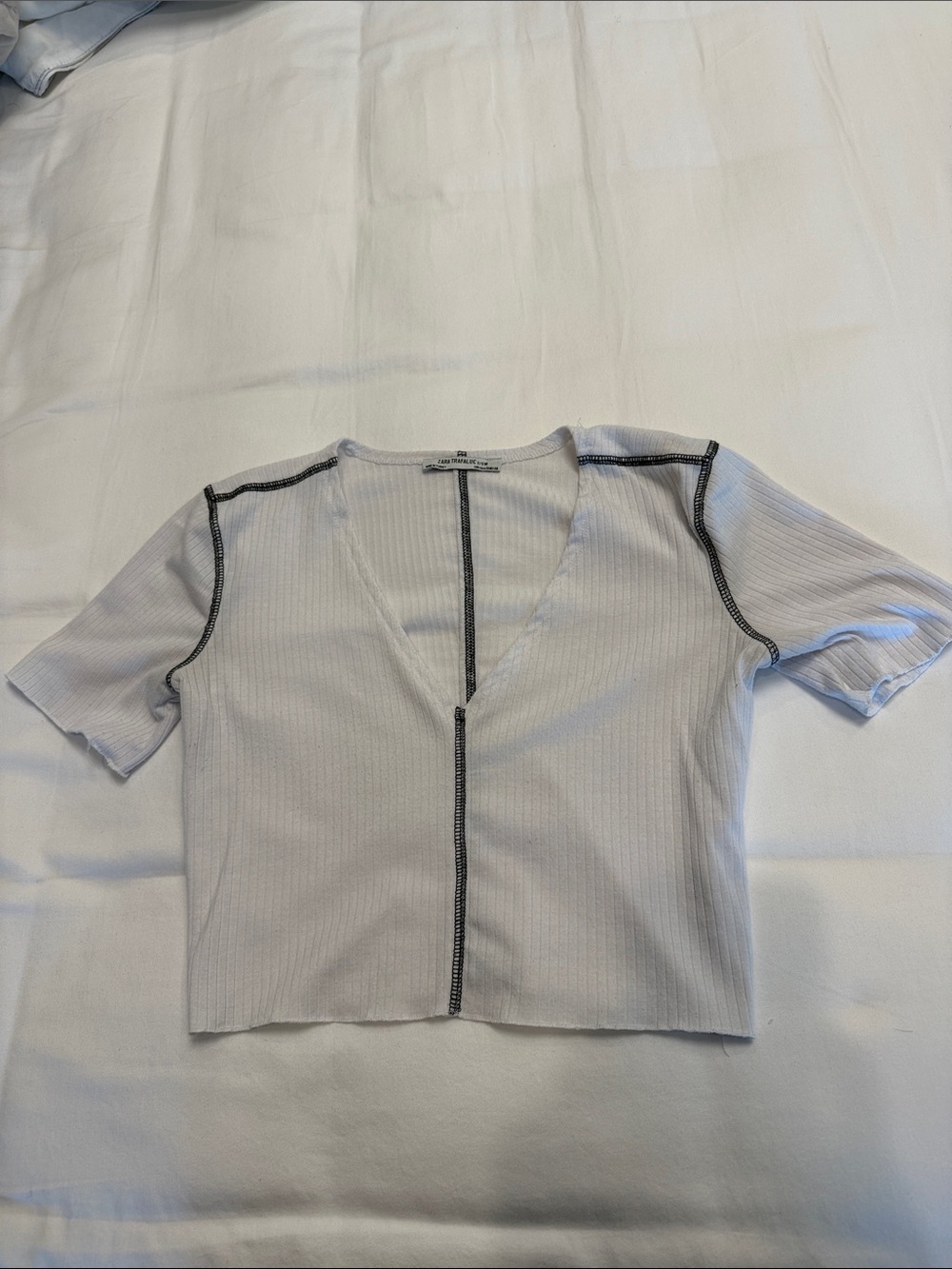 Contrast-Stitch Ribbed V-Neck Crop Top - White